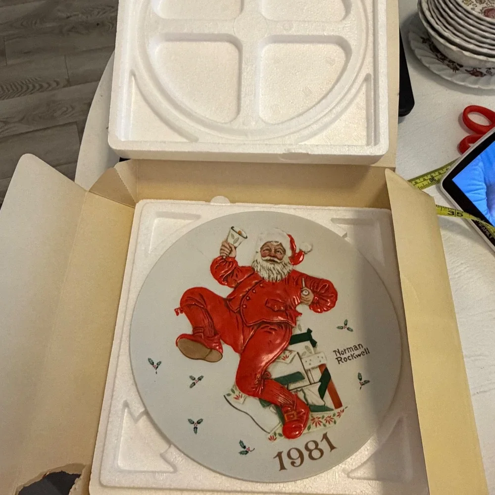 Vintage Norman Rockwell 1981 Christmas Plate Ringing In Good Cheer in Box